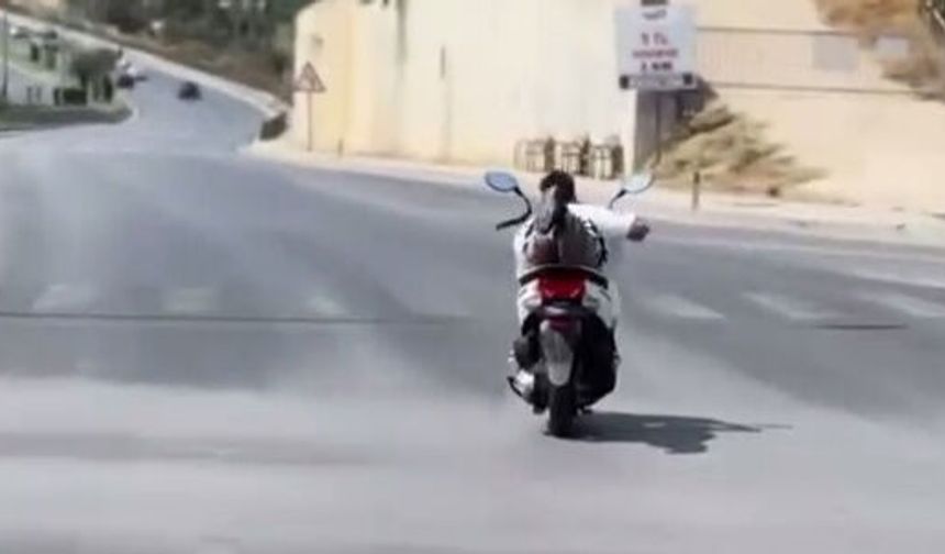 Alanya'da motosikletlinin tehlikeli hareketleri kamerada