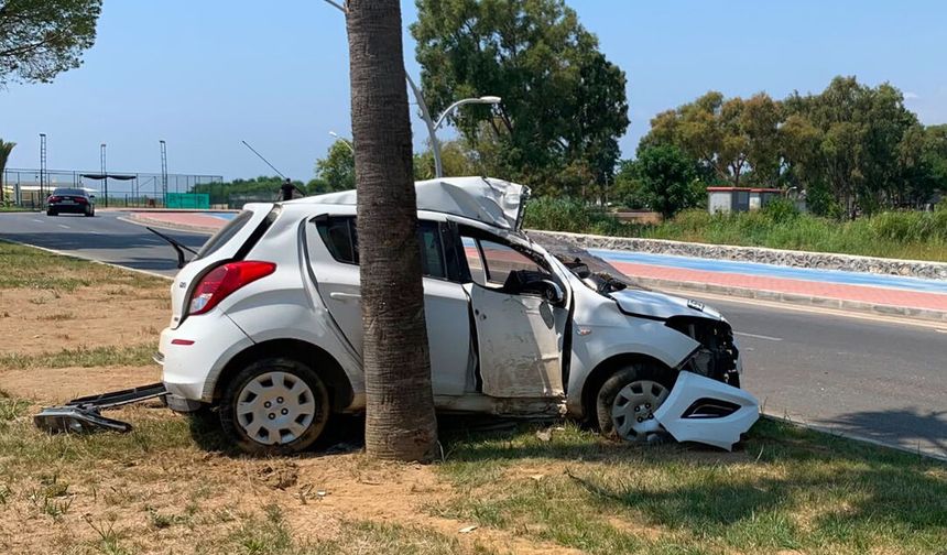 Gazipaşa'da otomobil ağaca çarptı: 1 yaralı