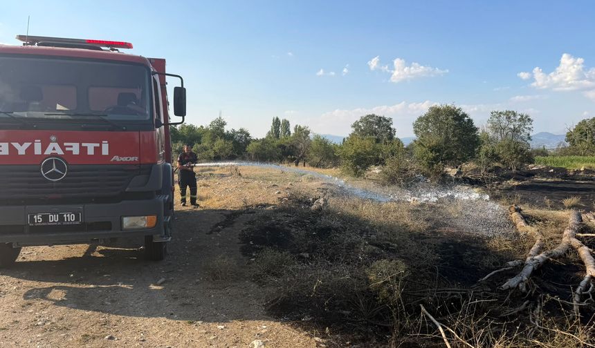 Kuru otluk alandaki yangında 30 dönüm arazi zarar gördü