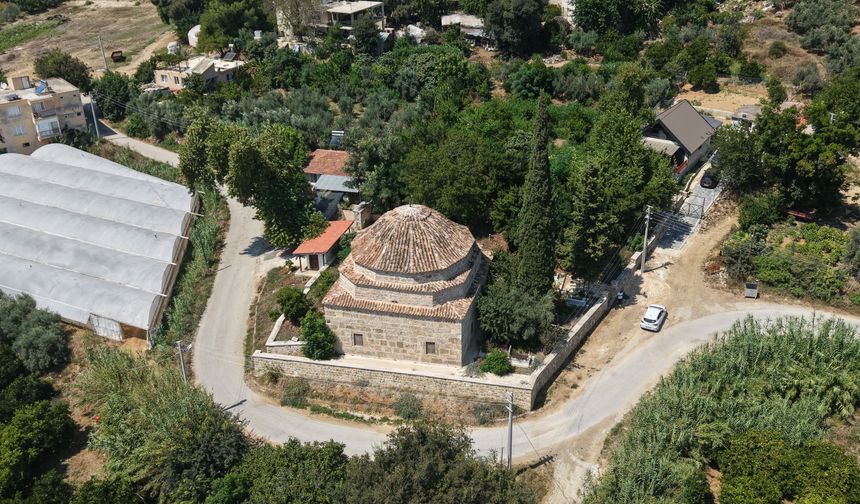 Perge'nin antik taşları, 200 yıllık caminin duvarlarında