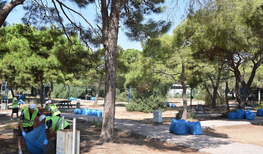 Antalya'da hükümlülerden gönüllü çevre temizliği