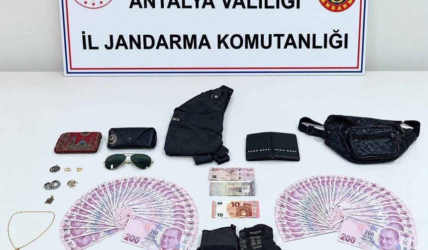 Araçtan hırsızlık şüphelileri yakalandı: 2 tutuklu