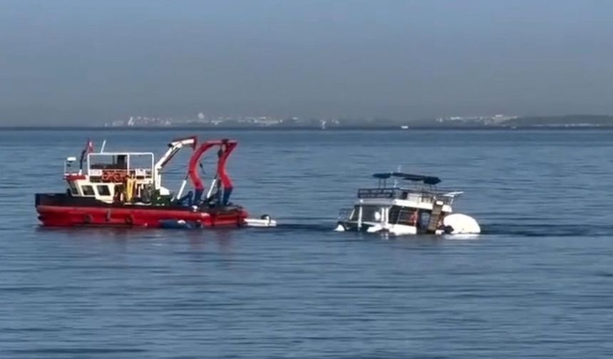 Batma tehlikesi geçiren tekne kıyıya çekildi