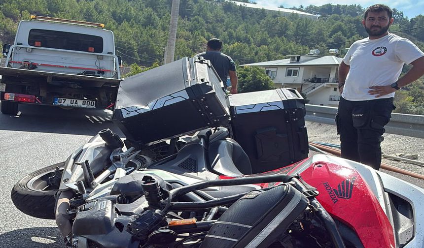 Gazipaşa'da kaza: Bariyere çarpan motosikletin sürücüsü yaralandı