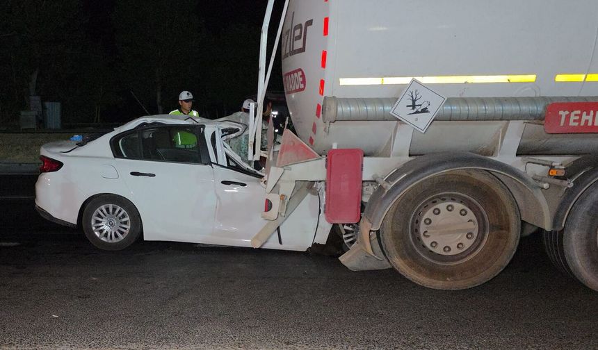 Manavgat'ta otomobil tankere çarptı: 1 ölü