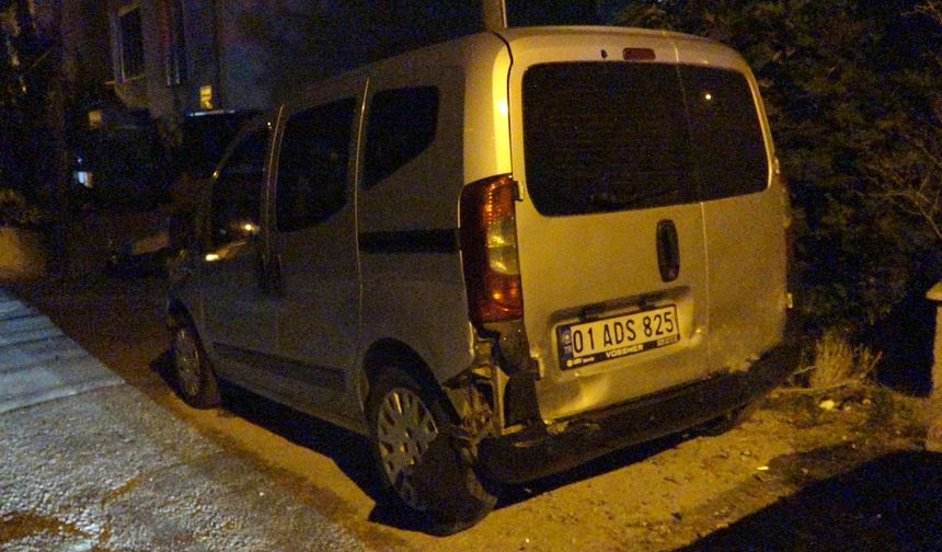 Alkollü sürücü park halindeki araçlara çarptı
