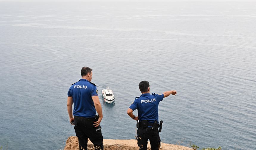Falezlerde 'yardım edin' ihbarı ekipleri alarma geçirdi