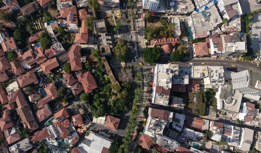 Modern yaşam ile tarihin iç içe geçtiği Kaleiçi havadan görüntülendi