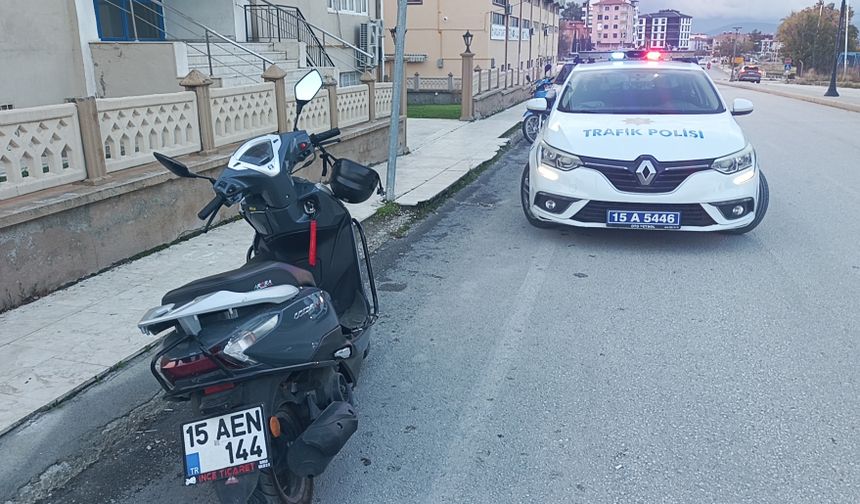 Otomobille çarpışan motosikletin sürücüsü yaralandı