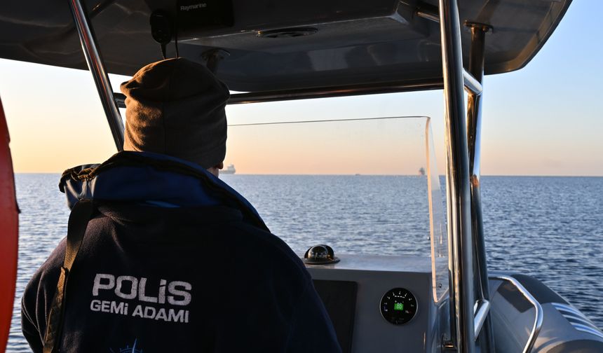 Deniz polisinden Konyaaltı'nda SUP board denetimi
