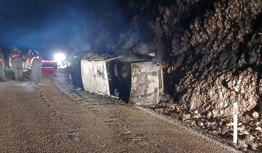 Antalya kaza yapan otomobil alev aldı: Cesedi uçurumda bulundu