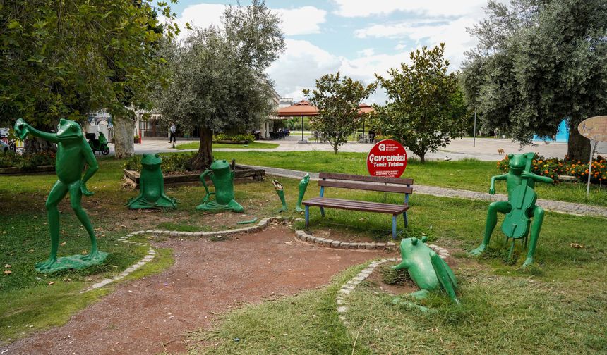 Kurbağa heykelleri tahrip edildi