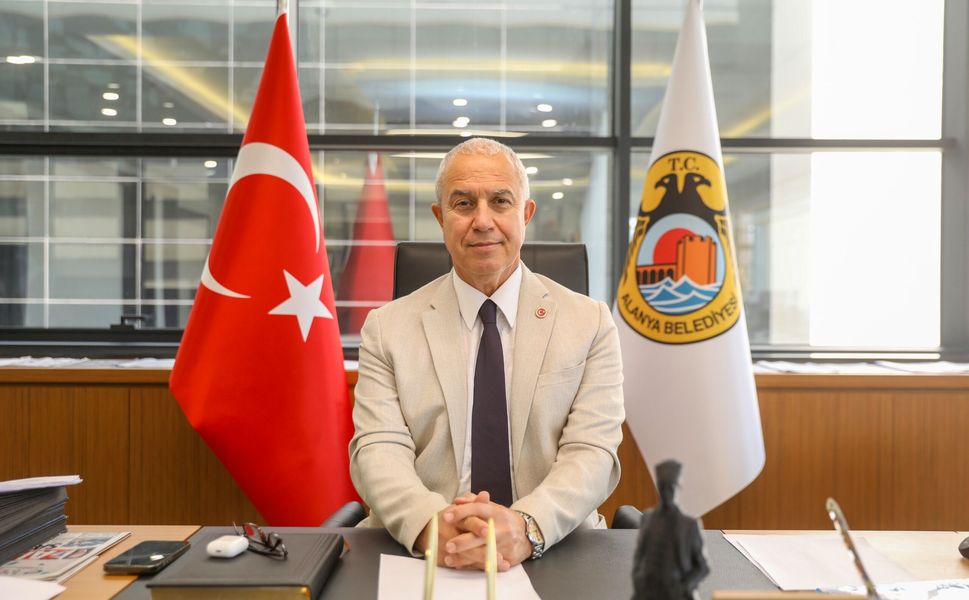 Alanya Belediye Başkanı Osman Tarık Özçelik CHP’den ihraç edildi