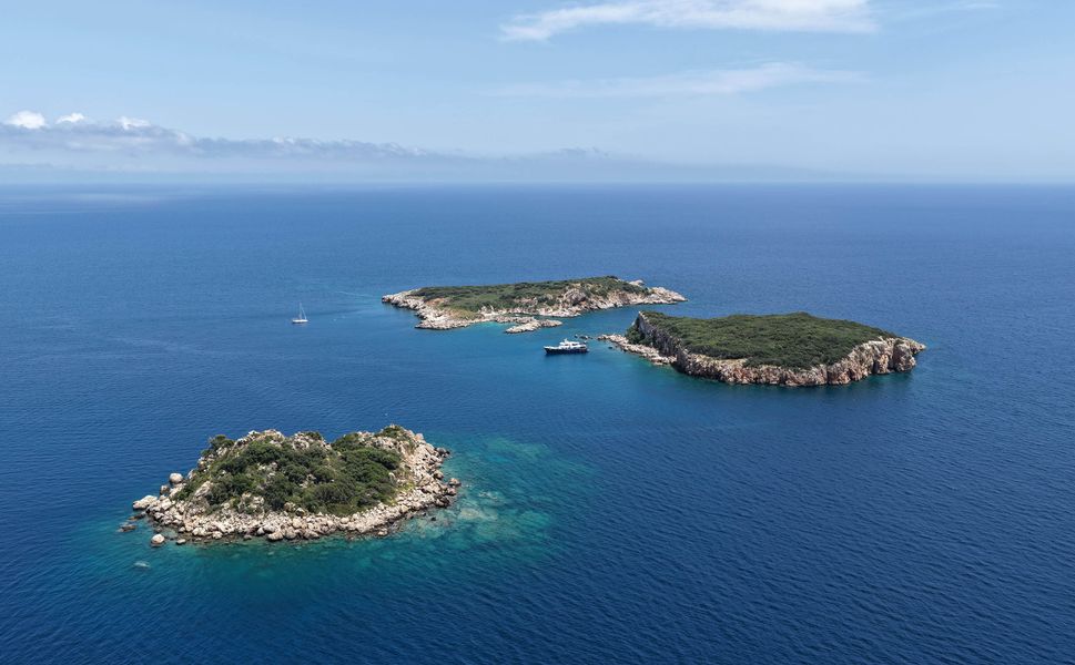 Antalya'nın denizde koruma altındaki ilk noktası olacak Üç Adalar'a dalış