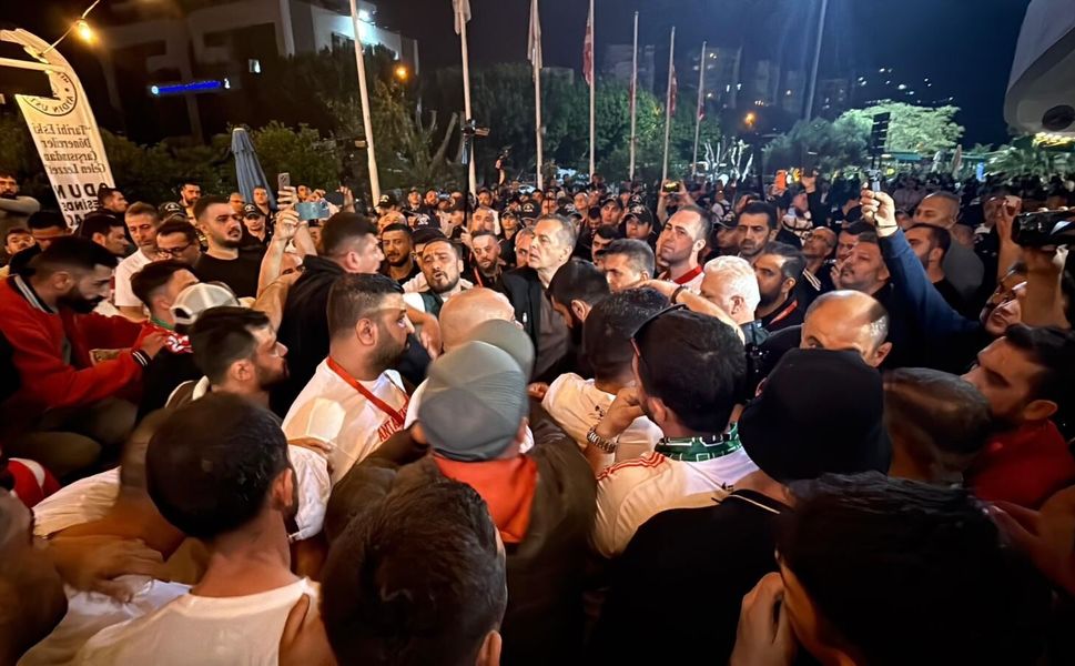 Antalyaspor küme düştü, taraftarlar başkana tepki gösterdi