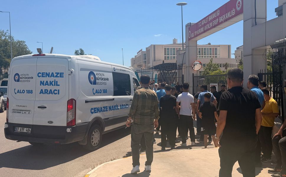 Antalya'da devrilen motosikletteki 14 yaşındaki çocuk öldü