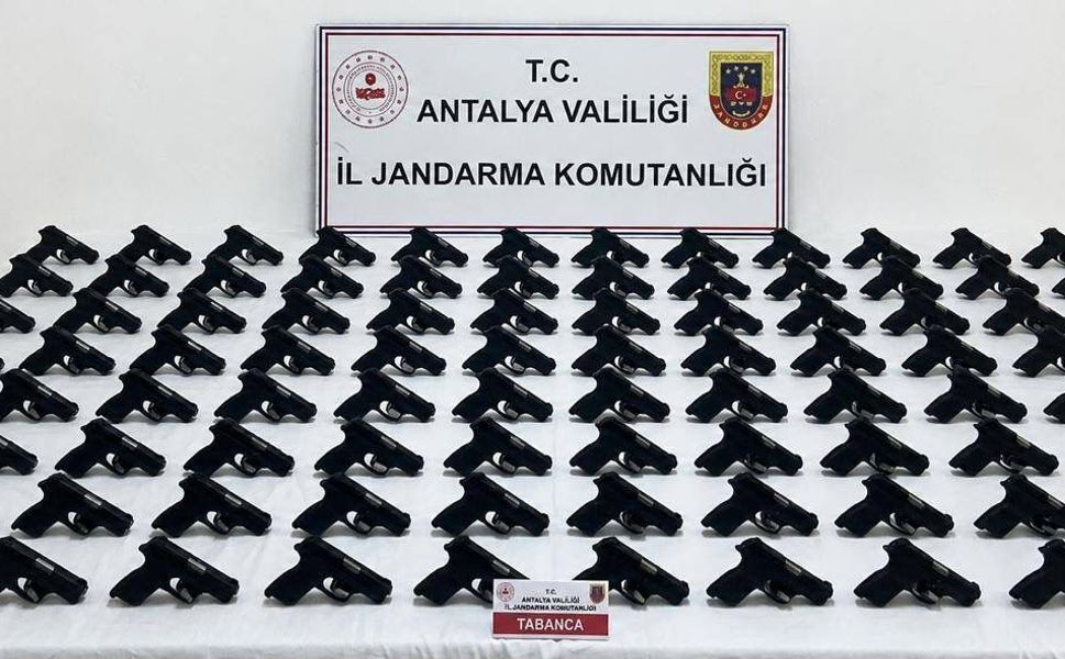 Antalya'da jandarmadan ruhsatsız silah operasyonu