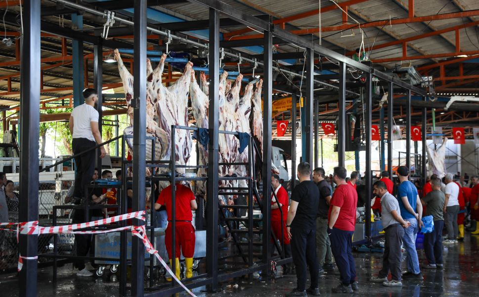 Antalya'da kurban kesim alanlarında yoğunluk