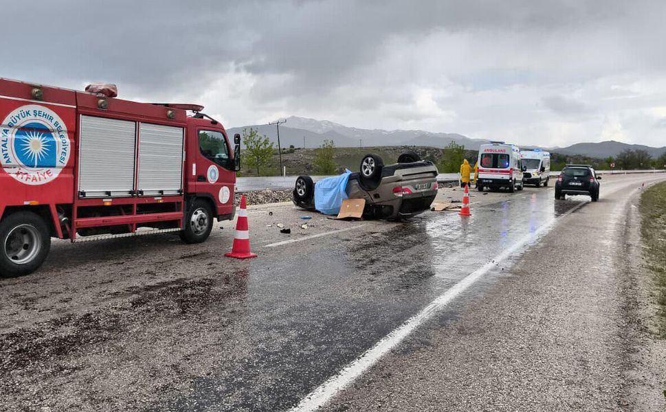 Antalya'da otomobil takla attı: Evli çift hayatını kaybetti