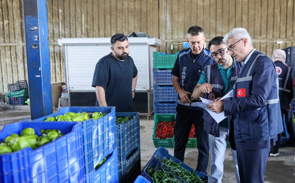 Antalya'da toptancı halinde fahiş fiyat denetimi