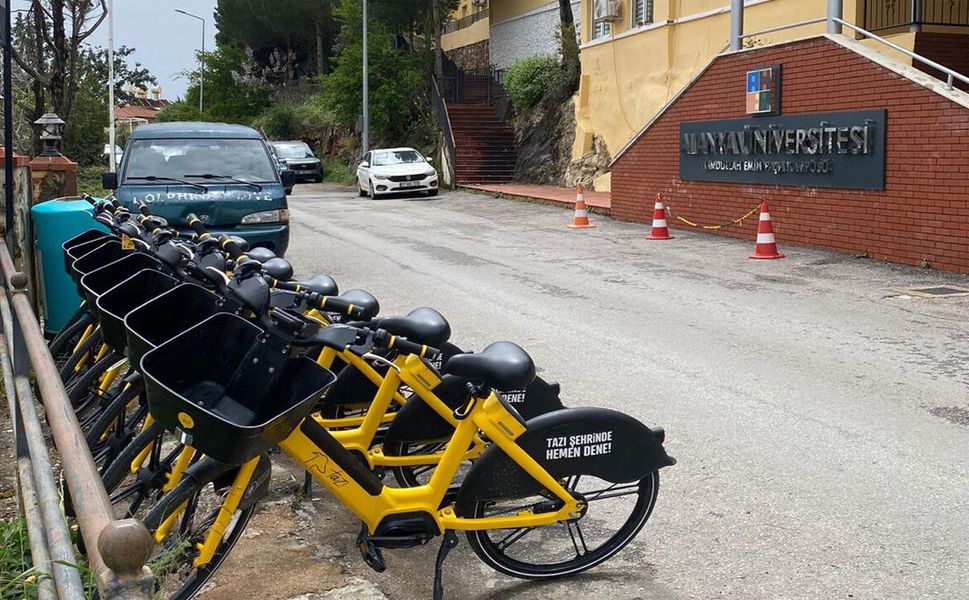 Alanya Üniversitesi’ne elektrikli bisiklet parkları kuruldu
