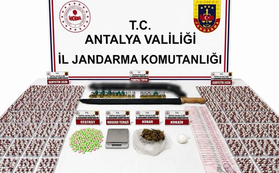 Alanya'da  iki şüphelinin adresine operasyon yapıldı