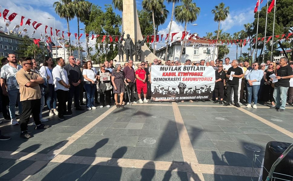 Alanya'da CHP Kurultay kararına sert tepki