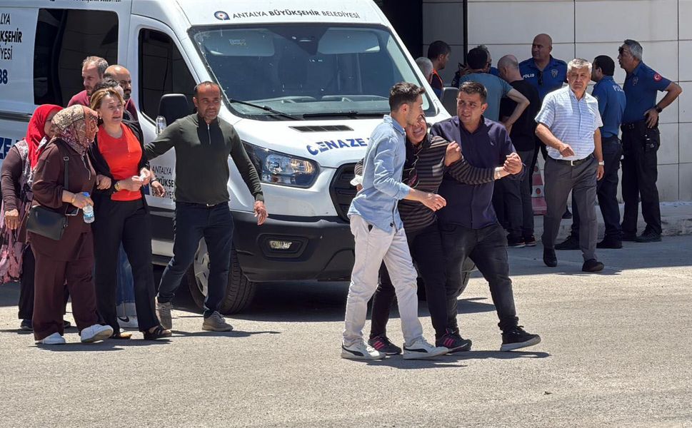 Antalya'da 7 aylık hamile hemşire evinde ölü bulundu