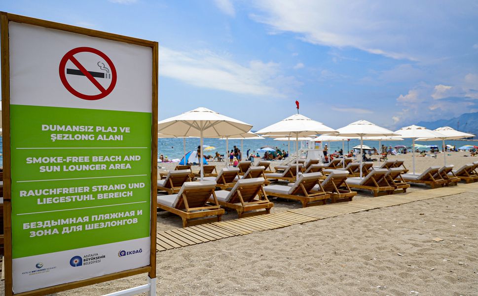 Akdeniz iklimine dayanıklı ahşap şezlonglar kullanıma sunuldu