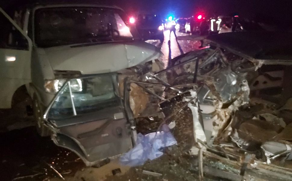 Araçlar kafa kafaya çarpıştı: 1 ölü 2 yaralı
