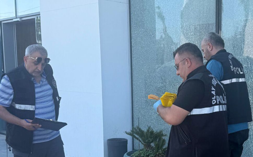 Antalya'da oto galeriye silahlı saldırı