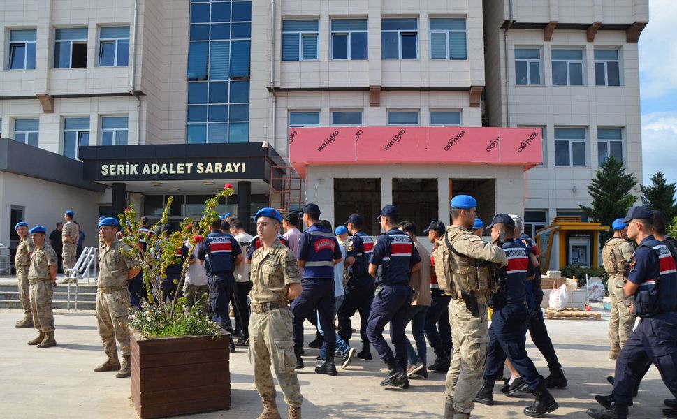 Antalya'da yasaklı madde operasyonu: 8 tutuklama
