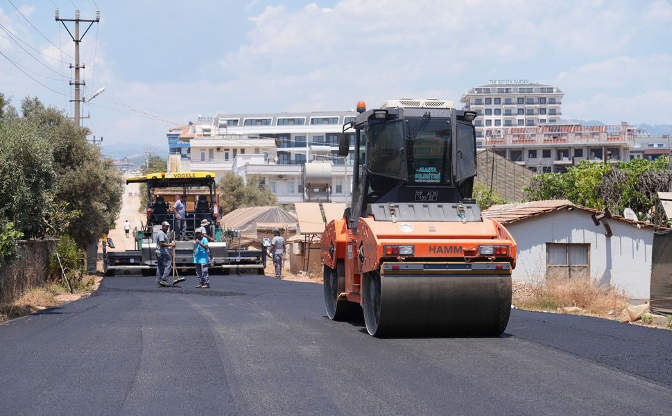Alanya Payallar'da yollarda sıcak asfalt çalışması tamamlandı