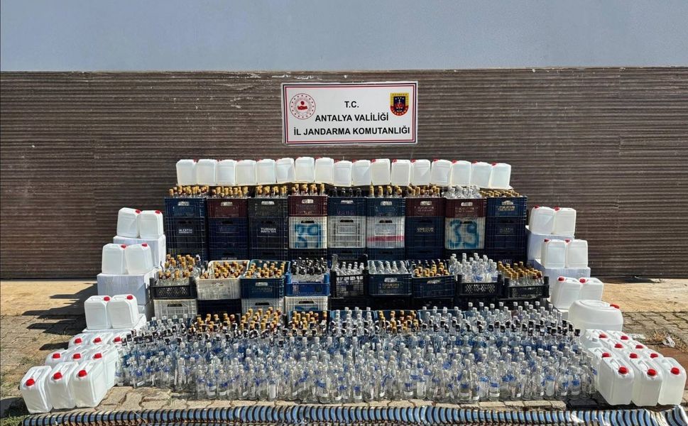 Alanya’da büyük kaçak alkol operasyonu: 1 Ton kaçak içki ele geçirildi