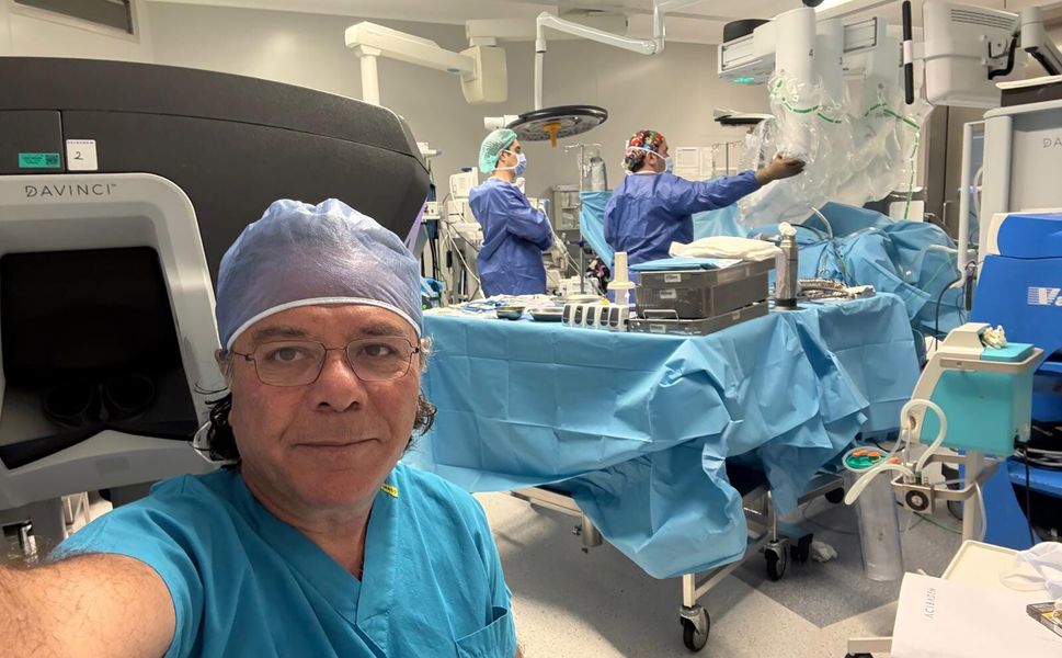 Türk doktor, dünyanın gözü önünde canlı ameliyat yapacak