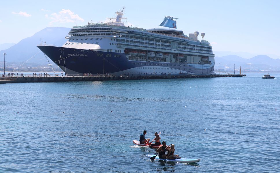 Alanya'ya kruvaziyerle İngiliz turistler geldi