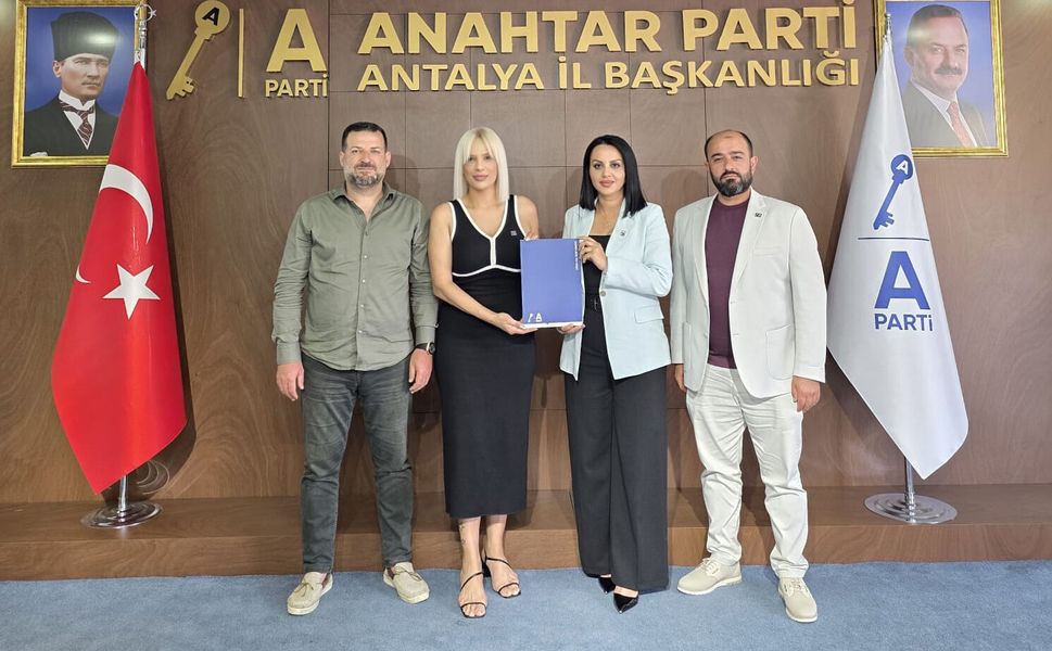 Anahtar Parti Alanya’da Kadın Kolları Başkanlığına Hacer Çalış atandı
