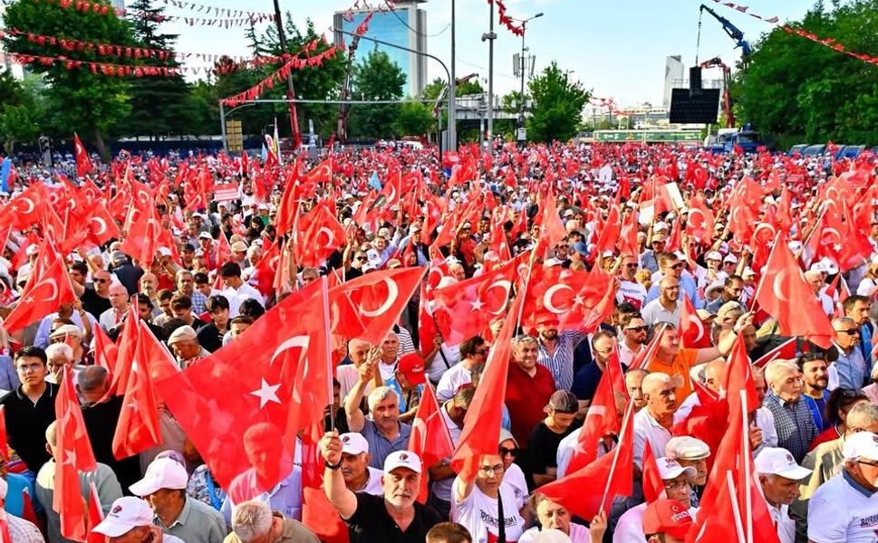 İYİ Parti Alanya'dan Tandoğan mitingine güçlü katılım