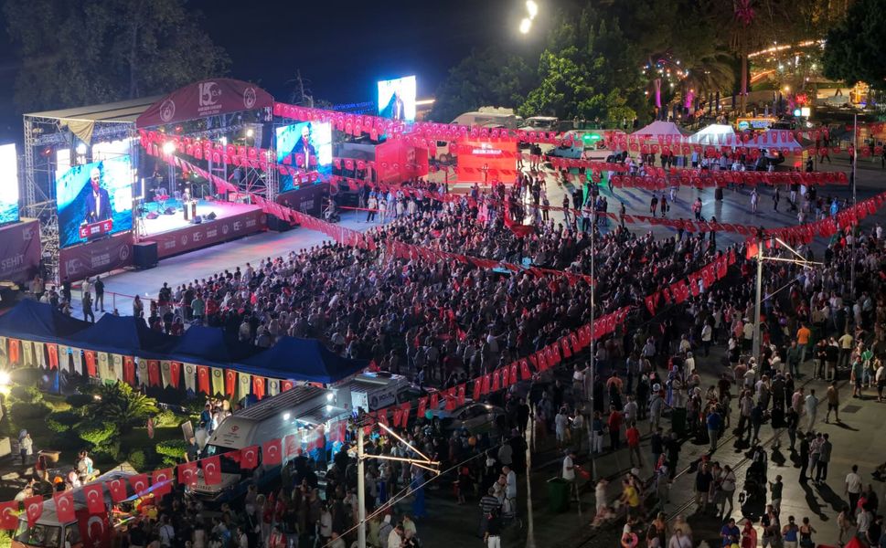 15 Temmuz şehitleri Cumhuriyet Meydanı'nda anıldı