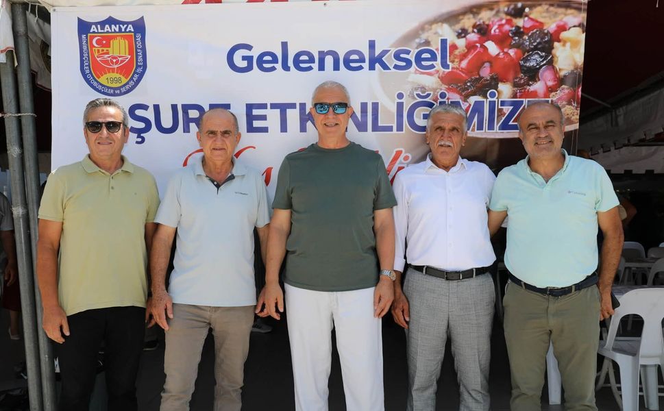 Alanya Minibüsçüler Odası'ndan Muharrem Ayı'na özel geleneksel aşure ikramı