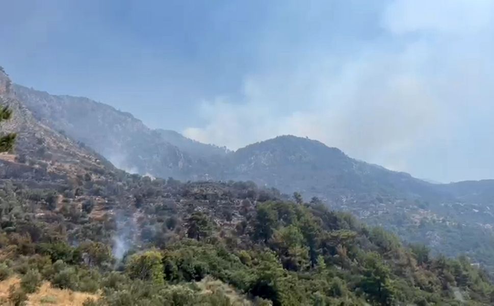 Antalya'daki orman yangınına müdahale ikinci günde de sürüyor