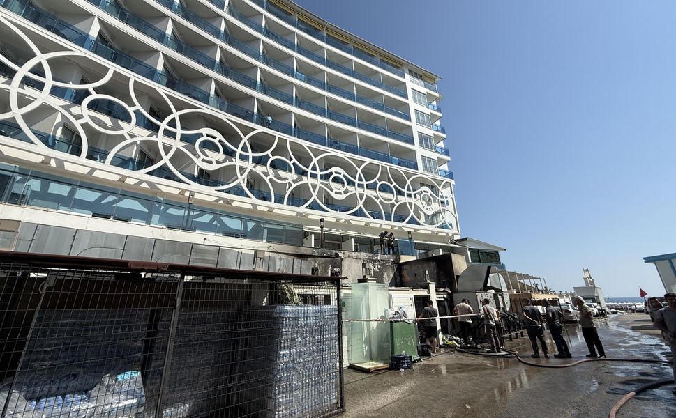 Alanya'da otelin geri dönüşüm deposunda yangın