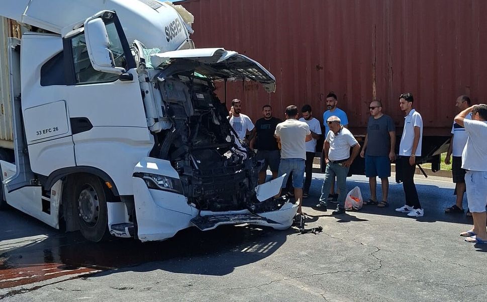 Alanya'da TIR'lar çarpıştı: 1 yaralı