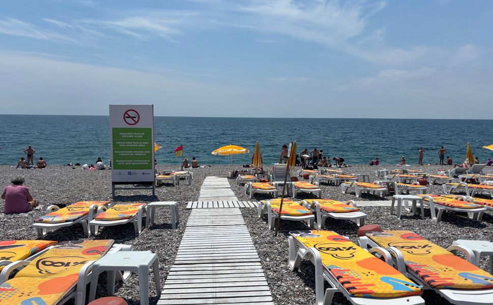 Antalya Valiliği'nden 'Dumansız Plaj' genelgesi