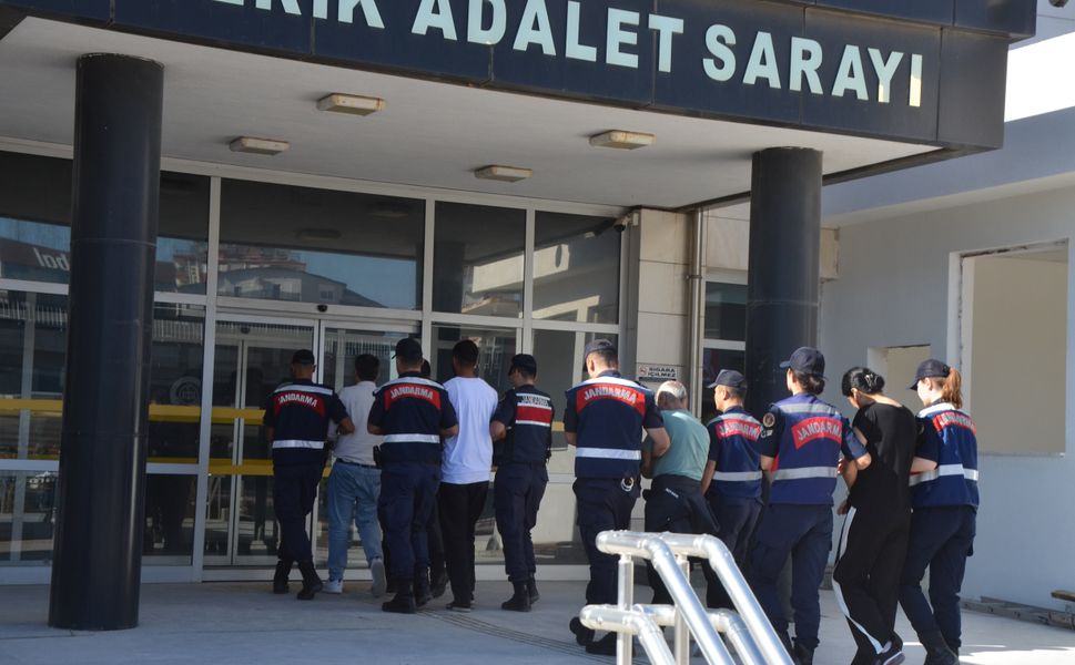 Antalya'da 10 milyonluk dolandırıcılık operasyonuna 4 gözaltı