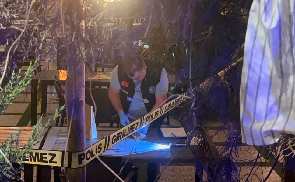 Antalya'da restoranda silahlı saldırı: 3 yaralı