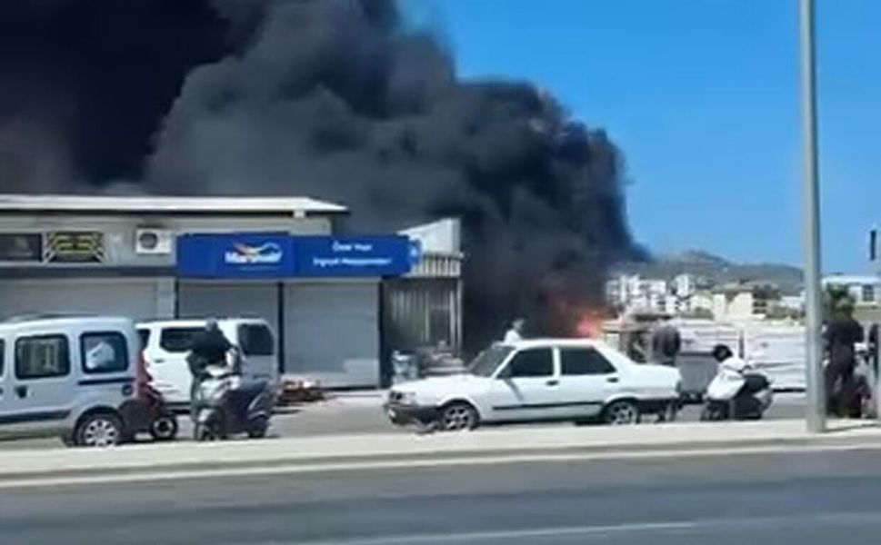 Gazipaşa'da iş yerinde çıkan yangında 3 kişi dumandan etkilendi