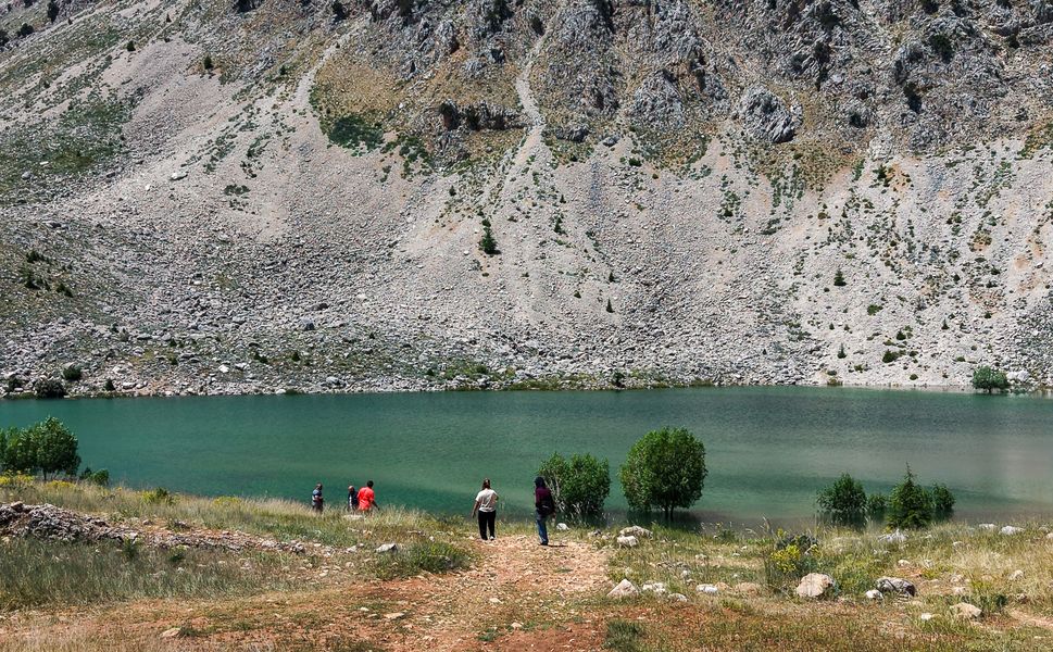 Torosların zirvesindeki Uçarsu Şelalesi ve Yeşilgöl hayran bırakıyor