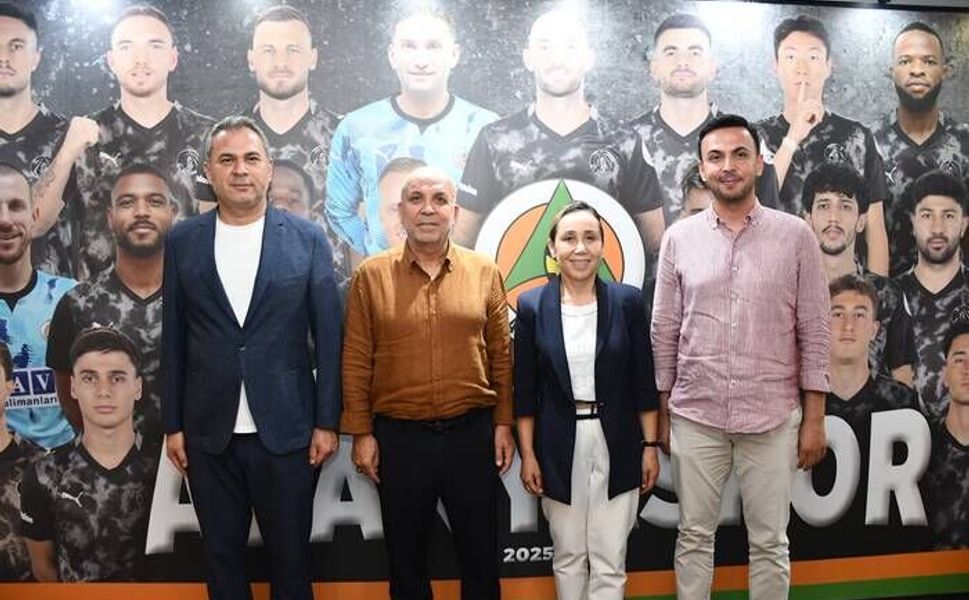 AK Parti Heyeti, Alanyaspor’u ziyaret ederek yeni sezon başarıları diledi