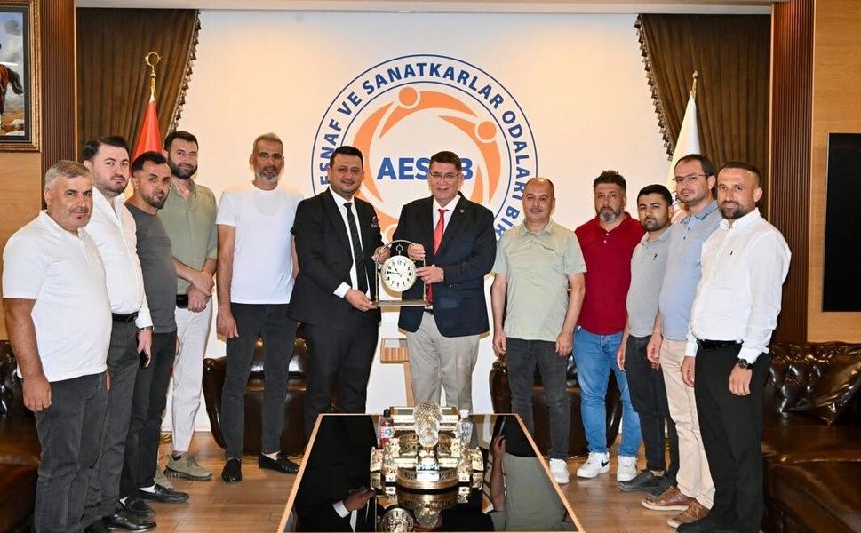 Alanya Elektrikçiler Odası'ndan AESOB Başkanı Dere'ye tebrik ziyareti